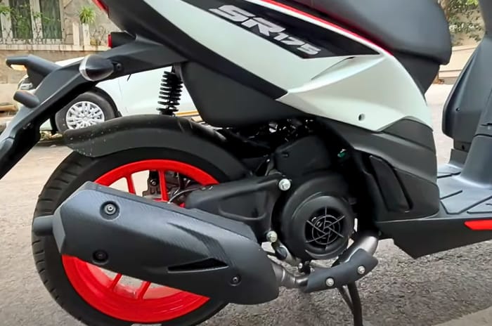 Aprilia SR 175 engine and exhaust